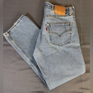 Vintage Levi’s 501 Jeans Made in Canada W32 L28 Light Wash Button Fly 90s 2000s